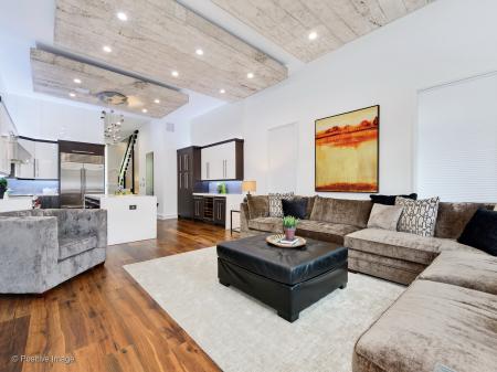 2206 W Ohio
