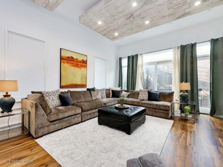 2206 W Ohio