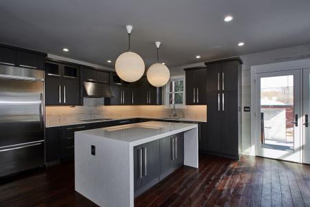 4219 N Sawyer